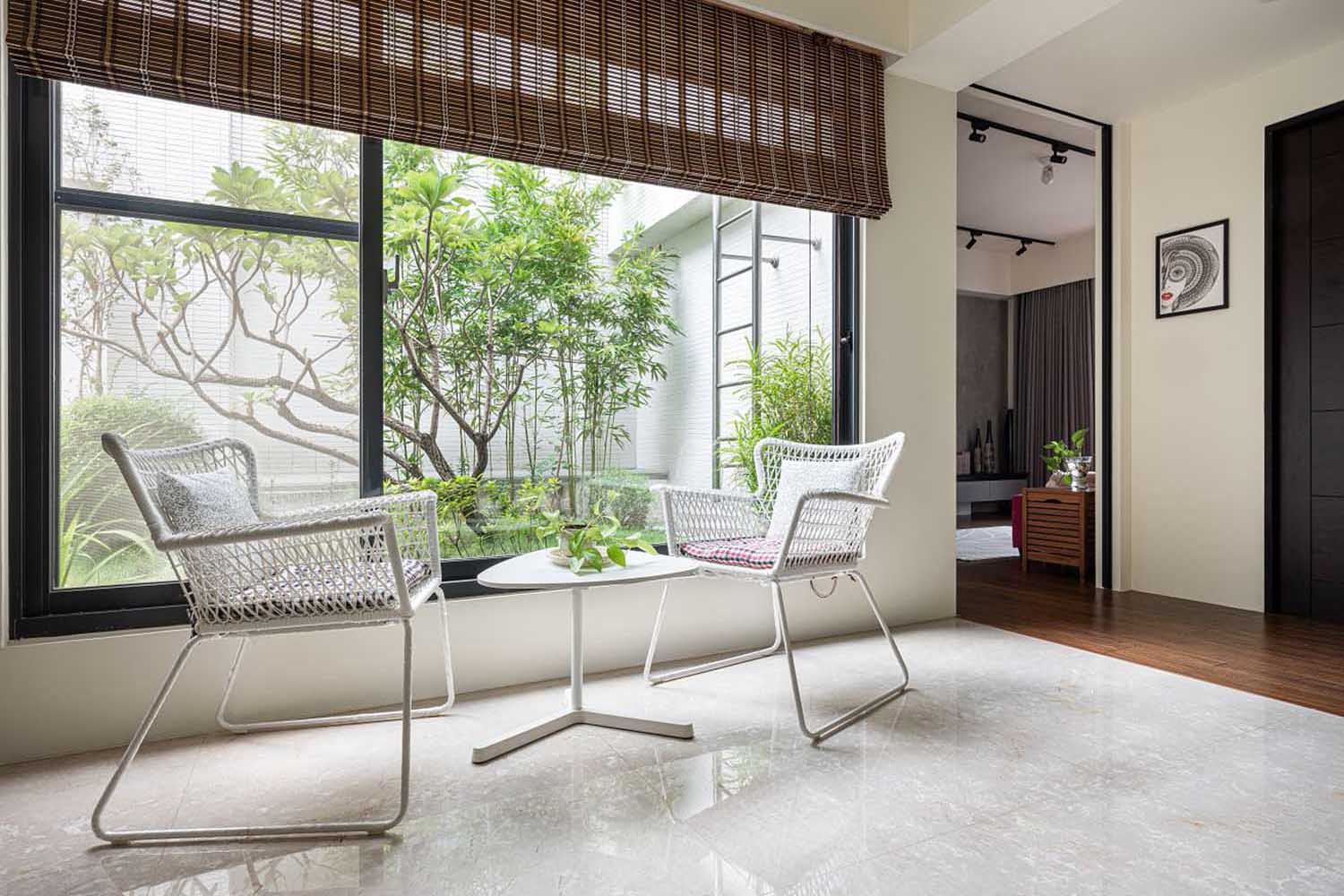 窗邊觀賞園藝造景;