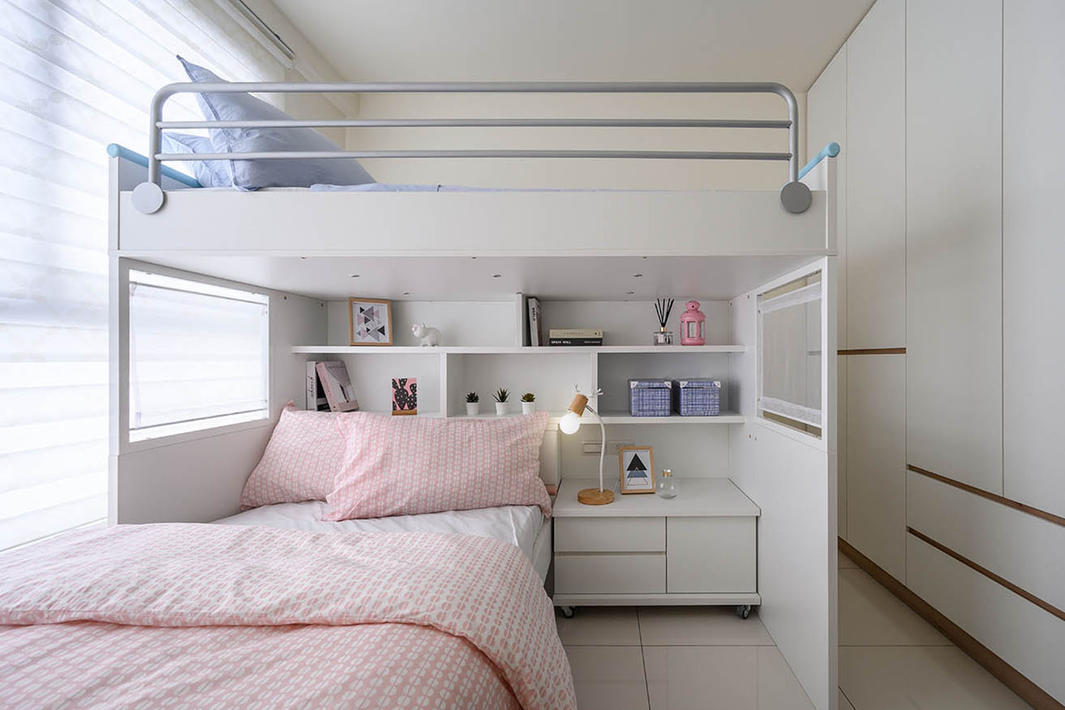 部分雙層床舖還擁有儲藏機能;