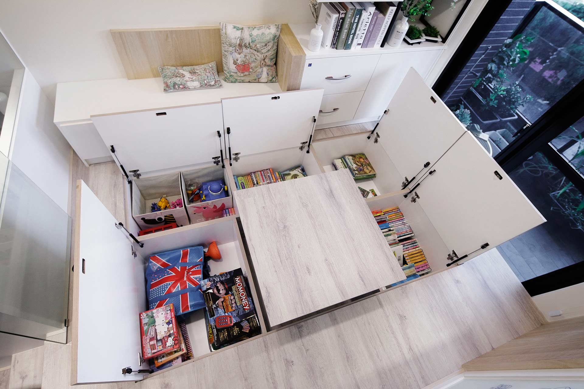 架高木地板結合地板收納範例;