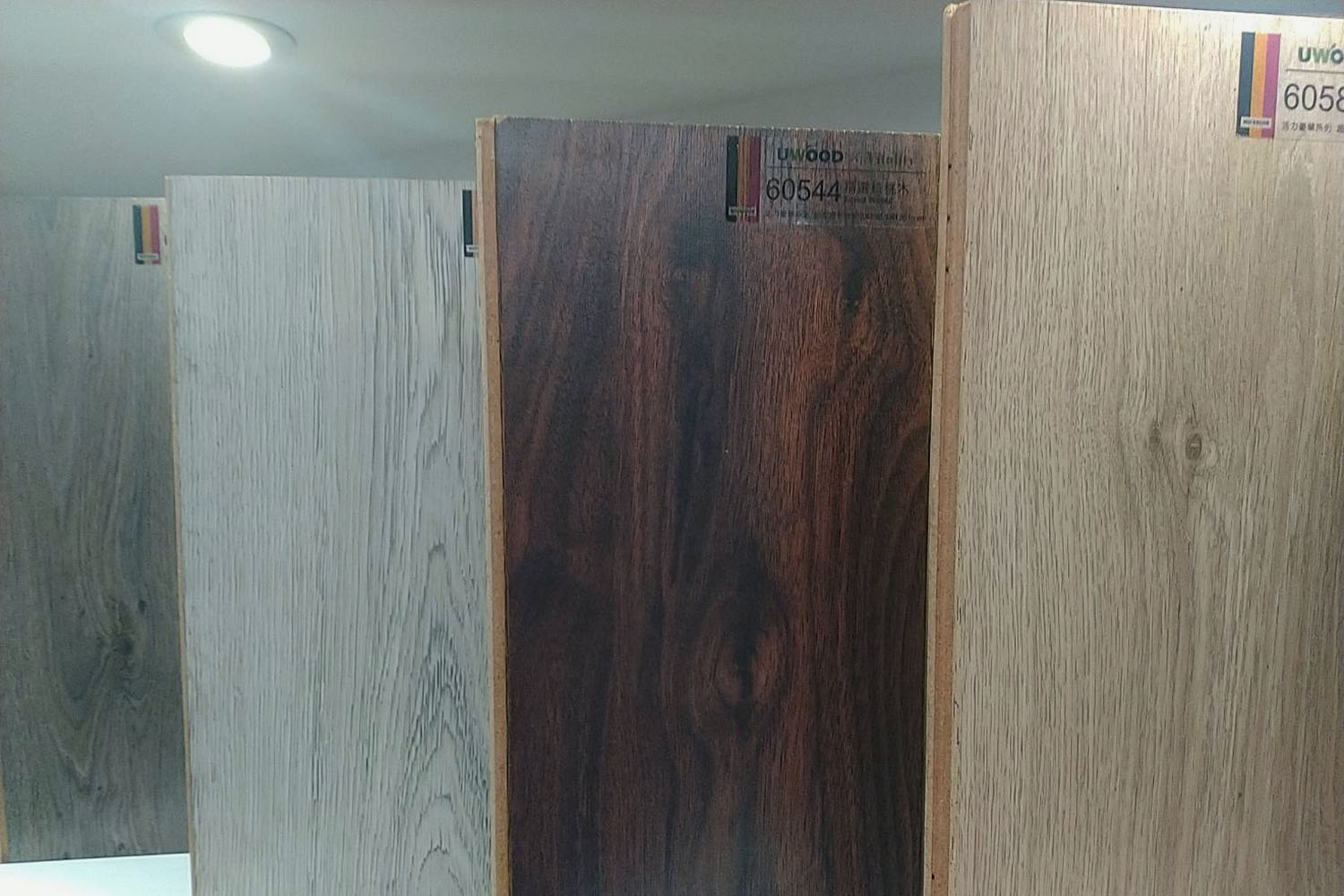 超耐磨木地板不但耐磨，花樣也非常多元化;