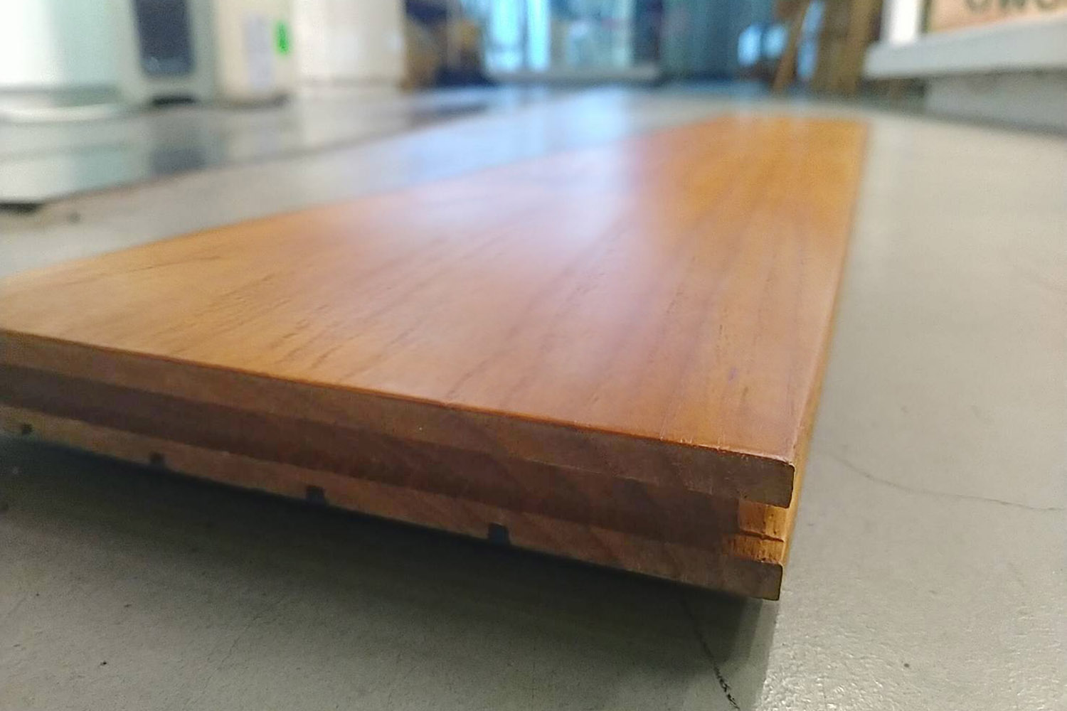 純天然的香味跟絕佳的觸感是實木家具無可取代的優勢;