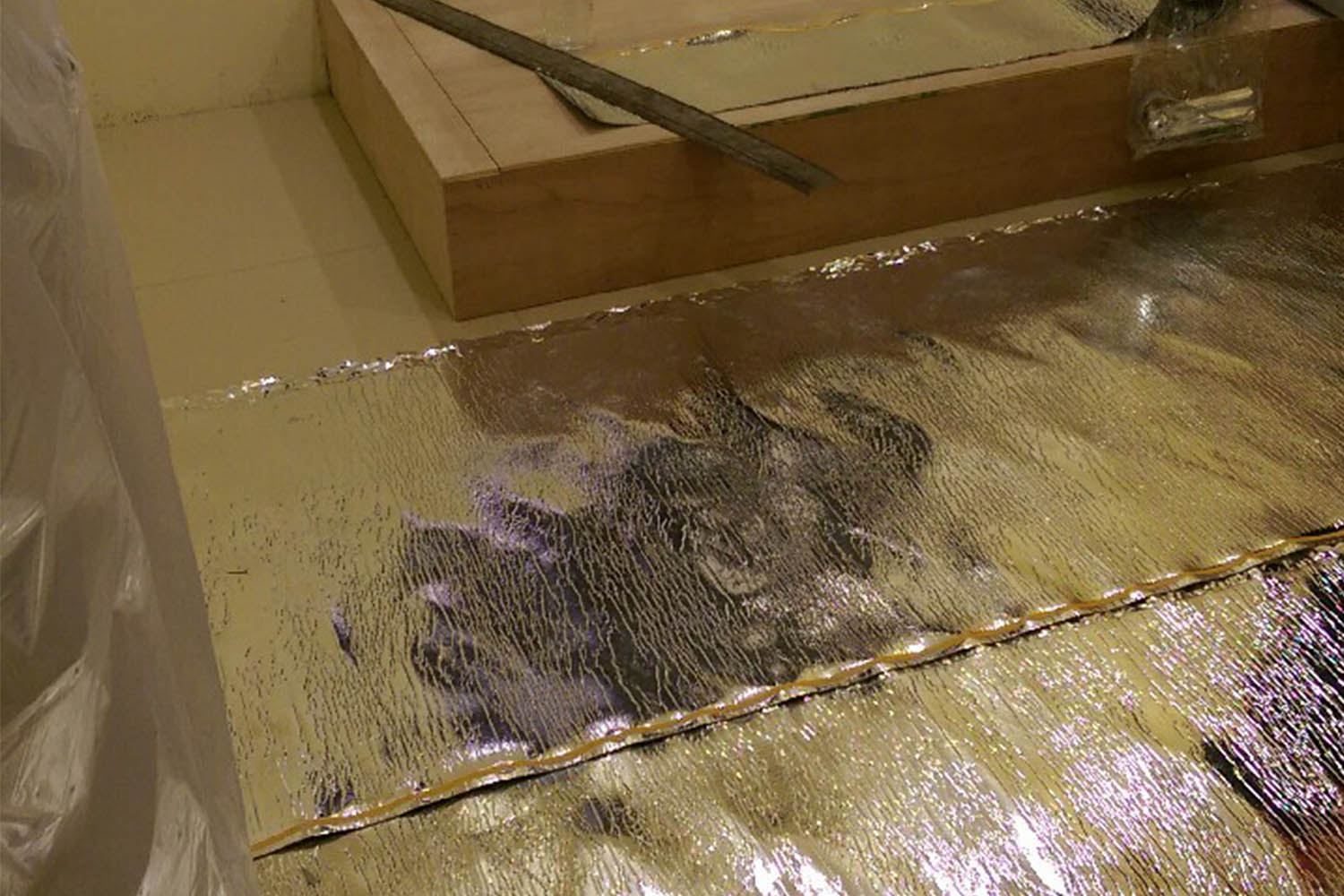 二合一泡棉墊－結合防潮與泡棉;